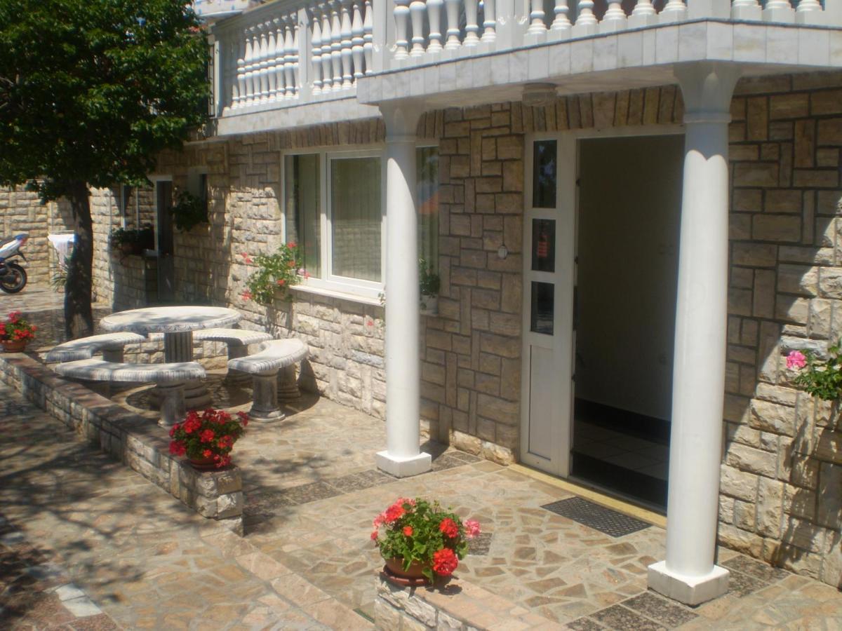 סנג' Apartments Barbara מראה חיצוני תמונה